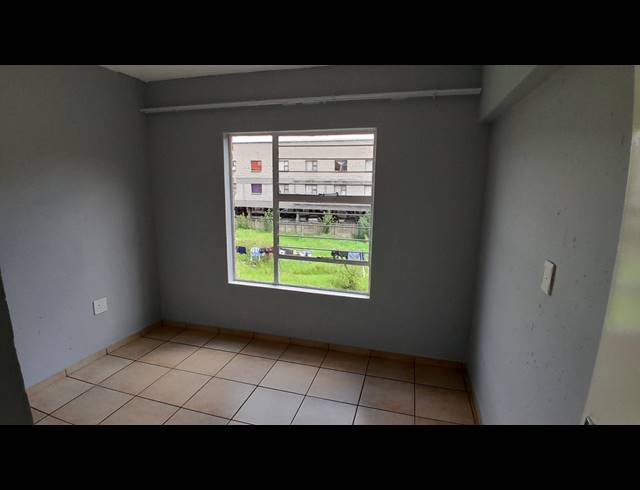 2 BEDROOM APARTMENT FOR SALE IN KEMPTON PARK CENTRAL